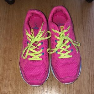 Women’s pink LA Gear shoes